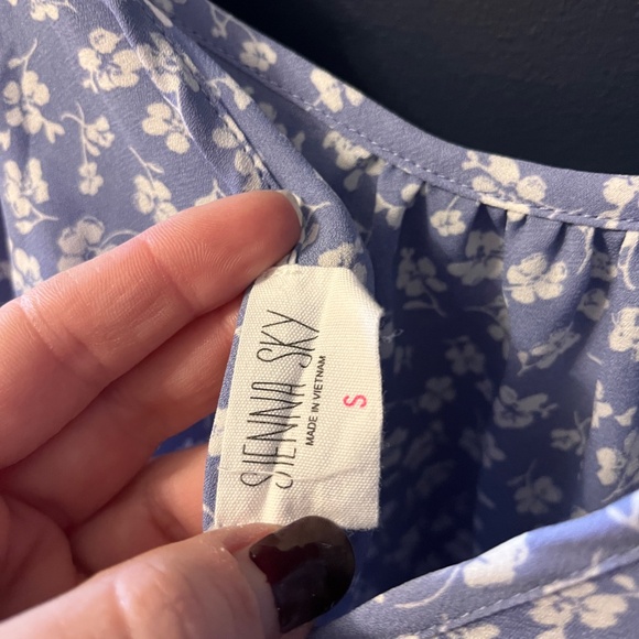 Floral Ruffle Top - Picture 3 of 4